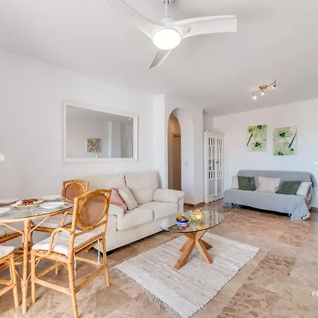 Cozy 2br With Sea View, Pools, Parking By Castillo